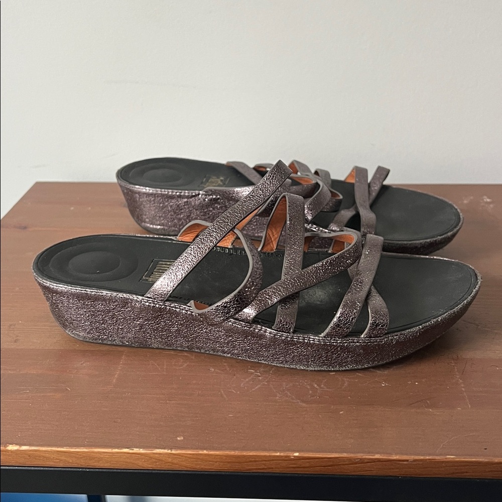 FitFlop Linny Sandals Women 9 metallic leather Crystal Strappy Platform Wedge ➕ - Picture 3 of 5